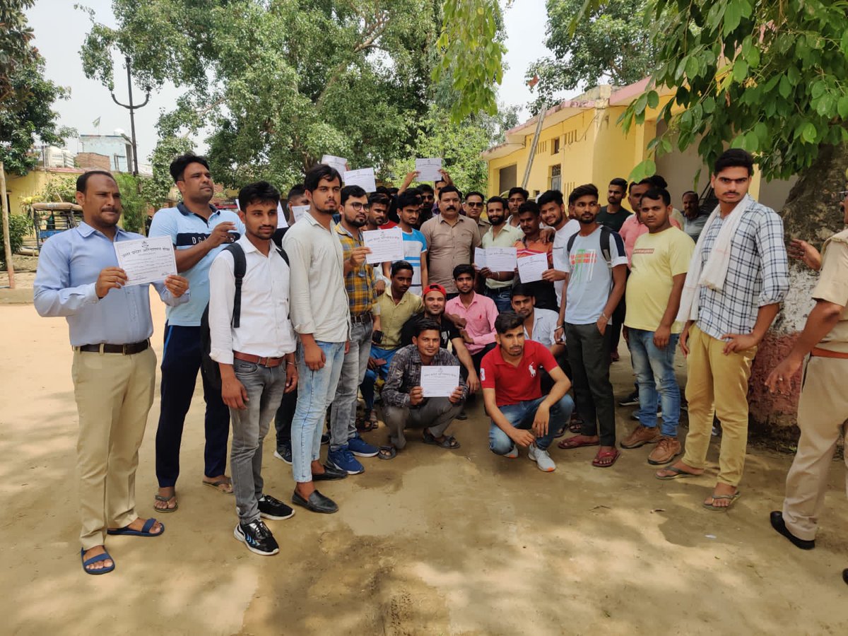 CfoAmroha's tweet photo. Fire certificate given to fire volunteers of Amroha. https://t.co/PJdjbUFbx2