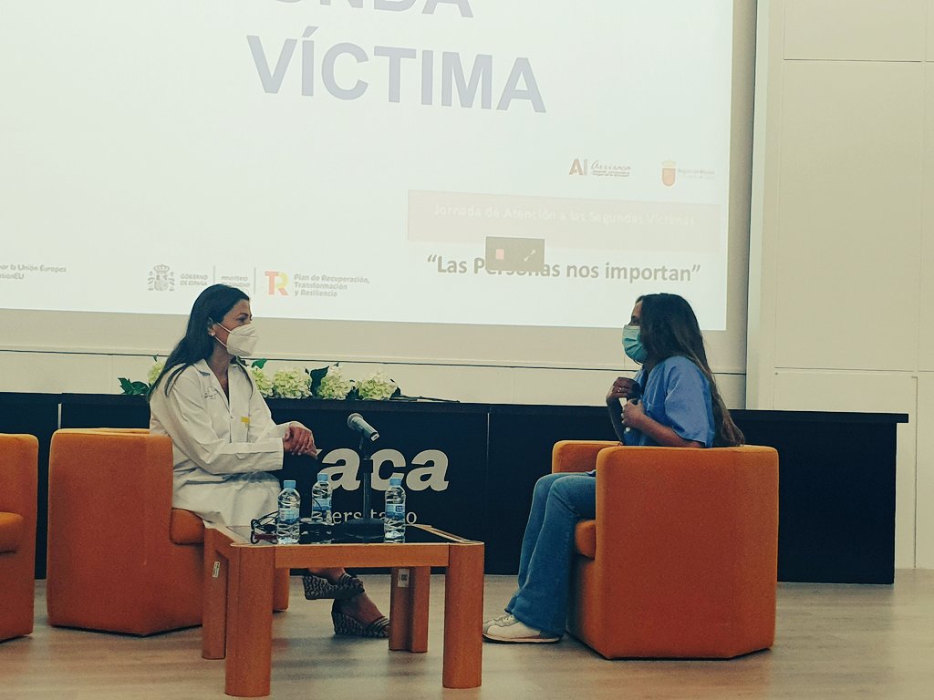 La Dra <a href="/EstherCanovas2/">Esther Canovas</a> Referente Seguridad del Paciente <a href="/Area7ReinaSofia/">Area7ReinaSofía</a> interviene en Rol Playing Entrevista a una 2° Víctima. Jornada de Atención a Segundas Víctimas "Las personas nos importan" <a href="/AreaUnoArrixaca/">Área 1 Arrixaca</a> , Sublime! 👍👏👏👏👏👏 Enhorabuena!