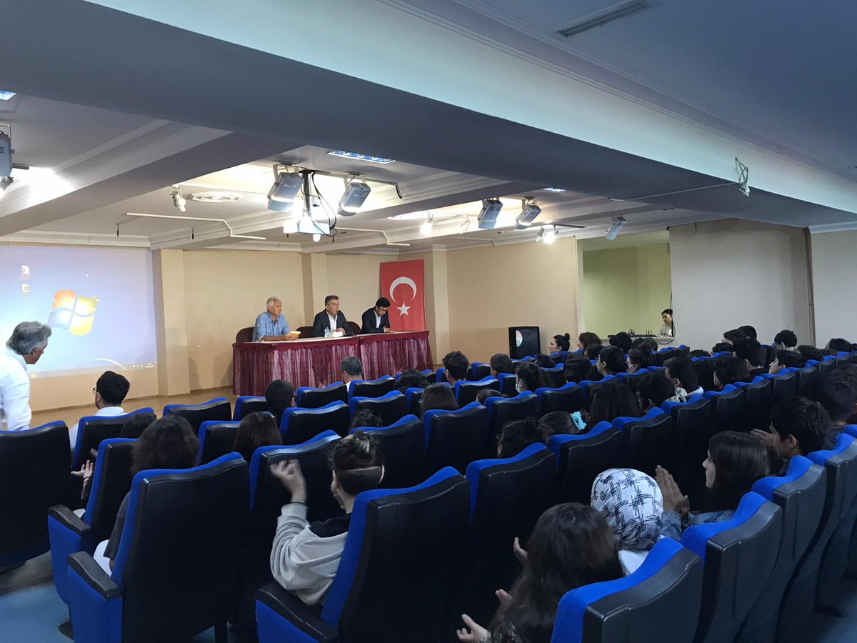 findiklimeb's tweet photo. LGS sınavına girecek öğrencilerimize moral motivasyon ve sınav stresi konularında Rize RTE Üniversitesi Öğretim üyesi Dr. Mahir Özkan tarafından bilgilendirme eğitimi gerçekleştirildi.@Findiklikymkmlk @RizeMeM https://t.co/tDDmRiz6qG