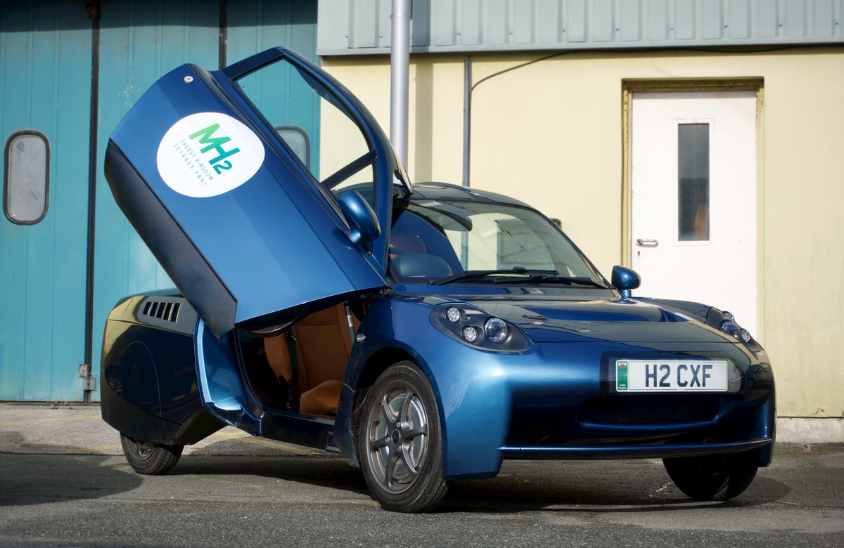 riversimple's tweet photo. Cars don't need to be heavy to be safe, our Rasa's carbon fibre monocoque weighs just 70kg and is stronger than steel. It also lasts longer meaning we can reuse it for multiple car lifecycles, not all good things must come to an end. 
#riversimple #hydrogen #h2in2022 #lightweight https://t.co/puOrZPJEXC