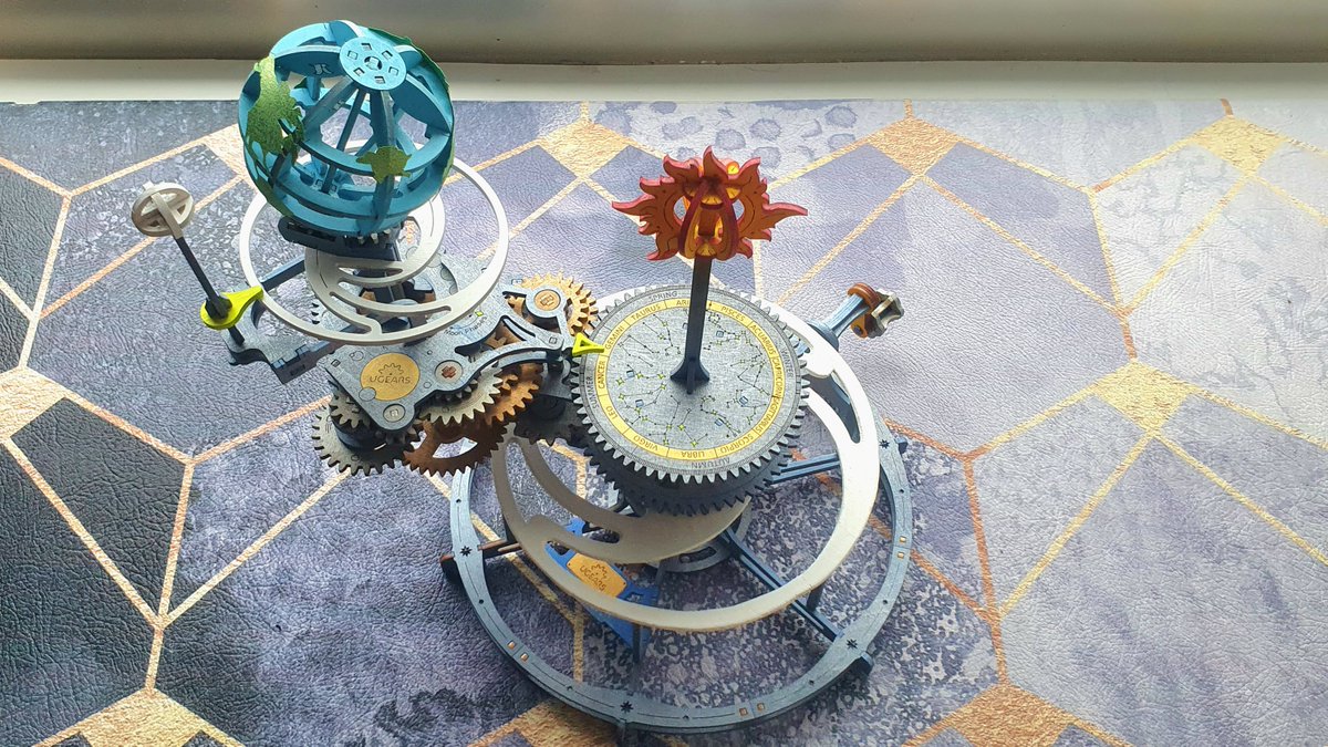 UGEARS_models's tweet image. A #Tellurion is a clever mechanism that depicts the movements of the sun, Earth, and moon. In this #Ugears model, one turn of the handle equals one rotation of the #Earth on its axis. Assemble the kit yourself and watch the days and years go by. Photo by Azai Lo.