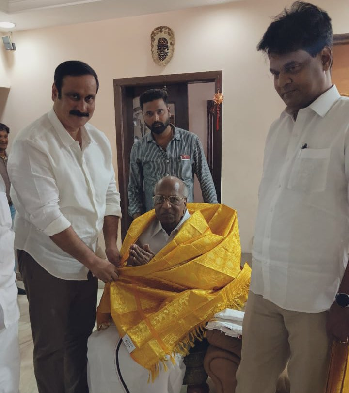 news7tamil's tweet photo. #JUSTIN | பாமக தலைவராக பொறுப்பேற்றதையடுத்து திமுகவின் முன்னாள் அமைச்சரான ஆற்காடு வீராசாமியை நேரில் சந்தித்து வாழ்த்து பெற்றார் அன்புமணி ராமதாஸ்

https://t.co/WciCN2SQmv | #PMK | #News7Tamil | #News7TamilUpdates | #DMK https://t.co/JrPbq9dknm