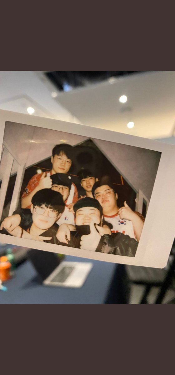 모든 건 끝이 있는 법,
2년 넘게 같이 고생한 찬혁이 같은 팀 선수에서 선수와 코치로 다시 만난 지훈이 부족한 제게 그들은 동료 이상으로 서로 간 의지했기에 그동안 잘 해내어갔다고 생각합니다 지금은 잠시 헤어지지만 그들의 앞날을 진정으로 응원합니다