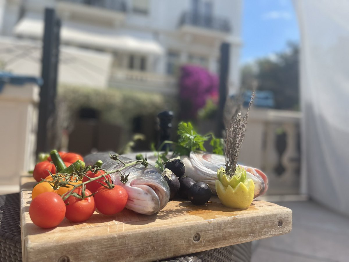 Villalabri's tweet photo. Lunch caught trying to escape @Villalabri #Cannes https://t.co/1QdOER8Y6c