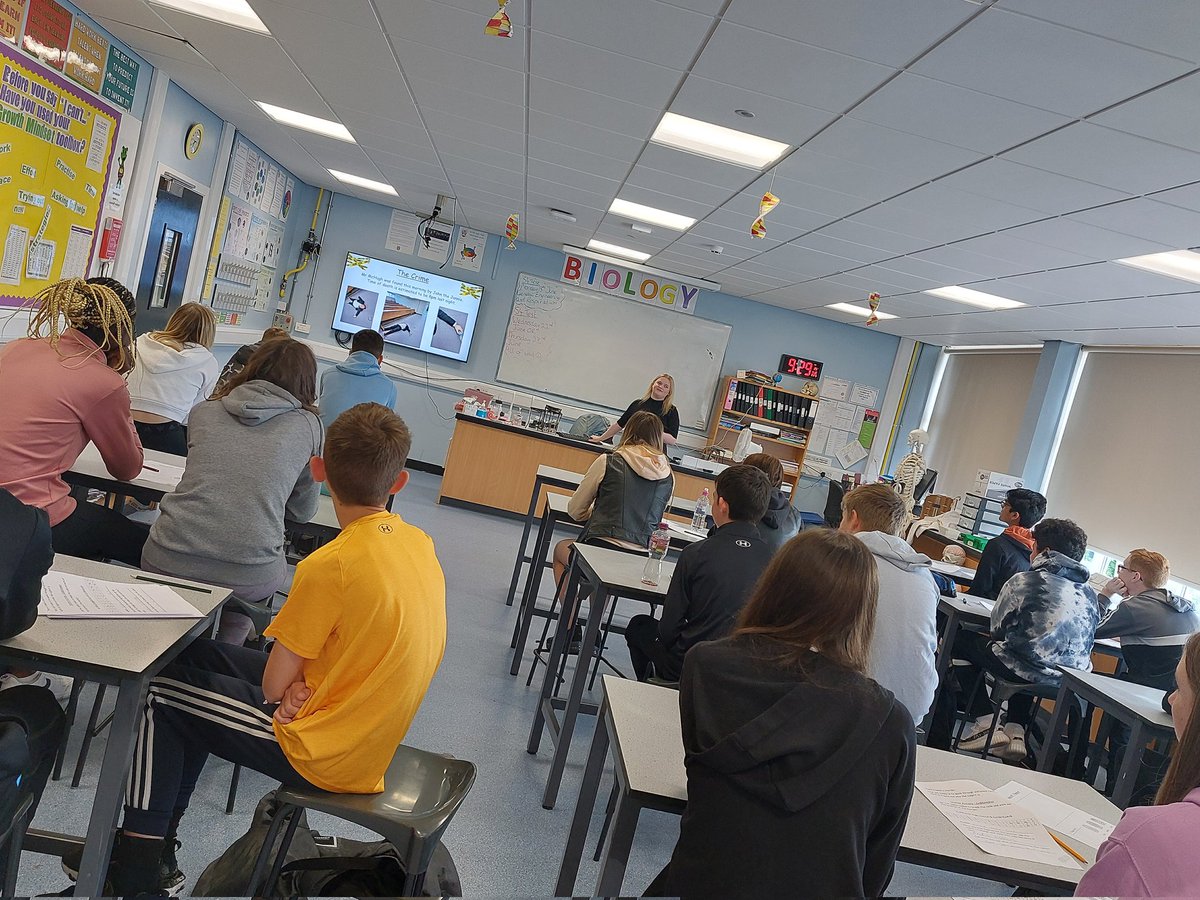 OLHSMScience's tweet photo. Detective Smith briefing the team with photos from the crime scene #ActivitiesWeekOLHS https://t.co/IaCbRrzvcG