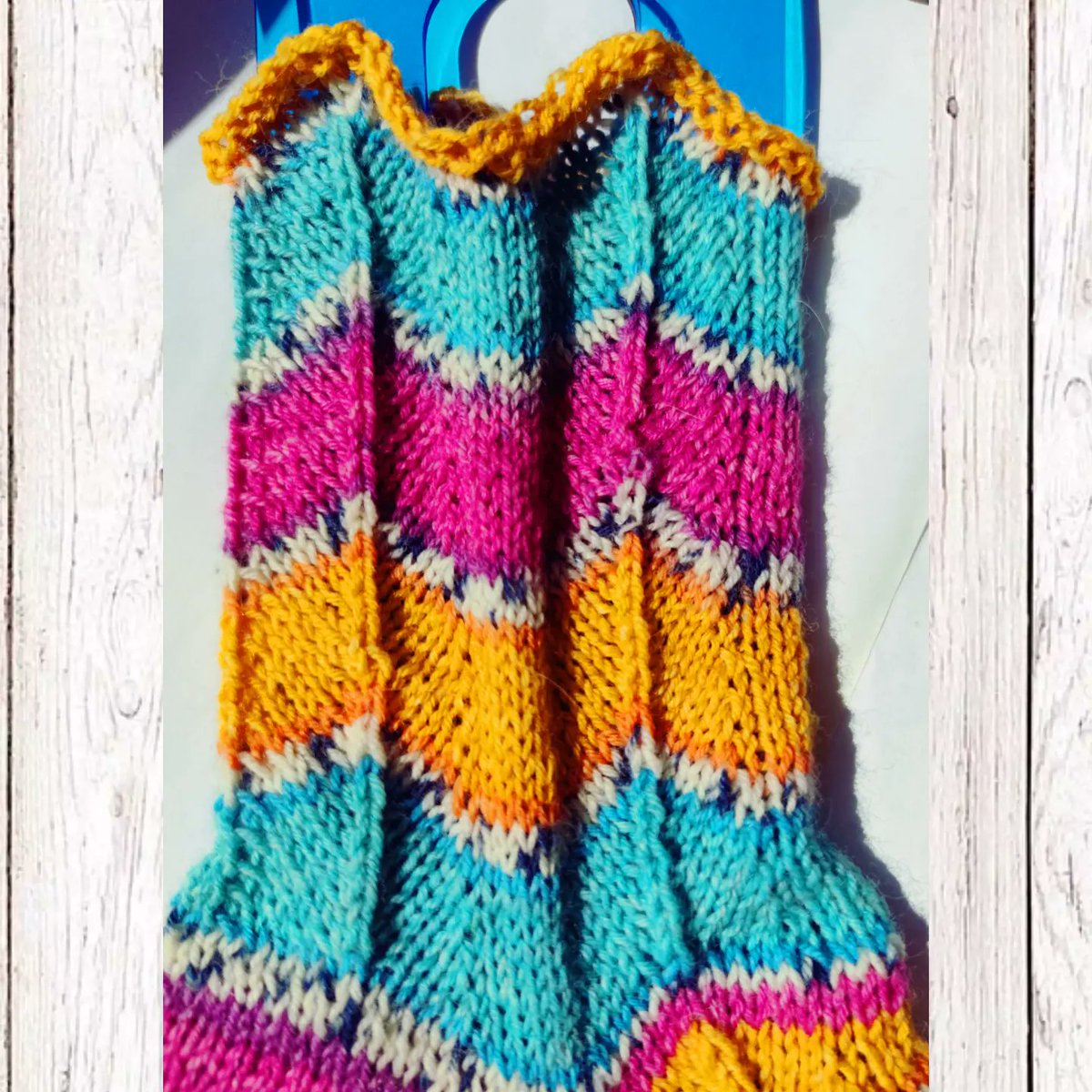 g_farbwelt's tweet photo. • Muster: "ZickZack" von Petra
Schuster
• Größe 38/39
• Rundstricknadel 3,5
• 64 Maschen
• Bumerang Ferse
• Bandspitze
• Opal-Sockenwolle 4-fach
• Opalabo Mai 2022🐑🧦
#unbezahltewerbung
#opalabomai2022 #opalabo #opalwolle #opalsockenwolle #sockenstricken #socks https://t.co/RLCBwwHxq9