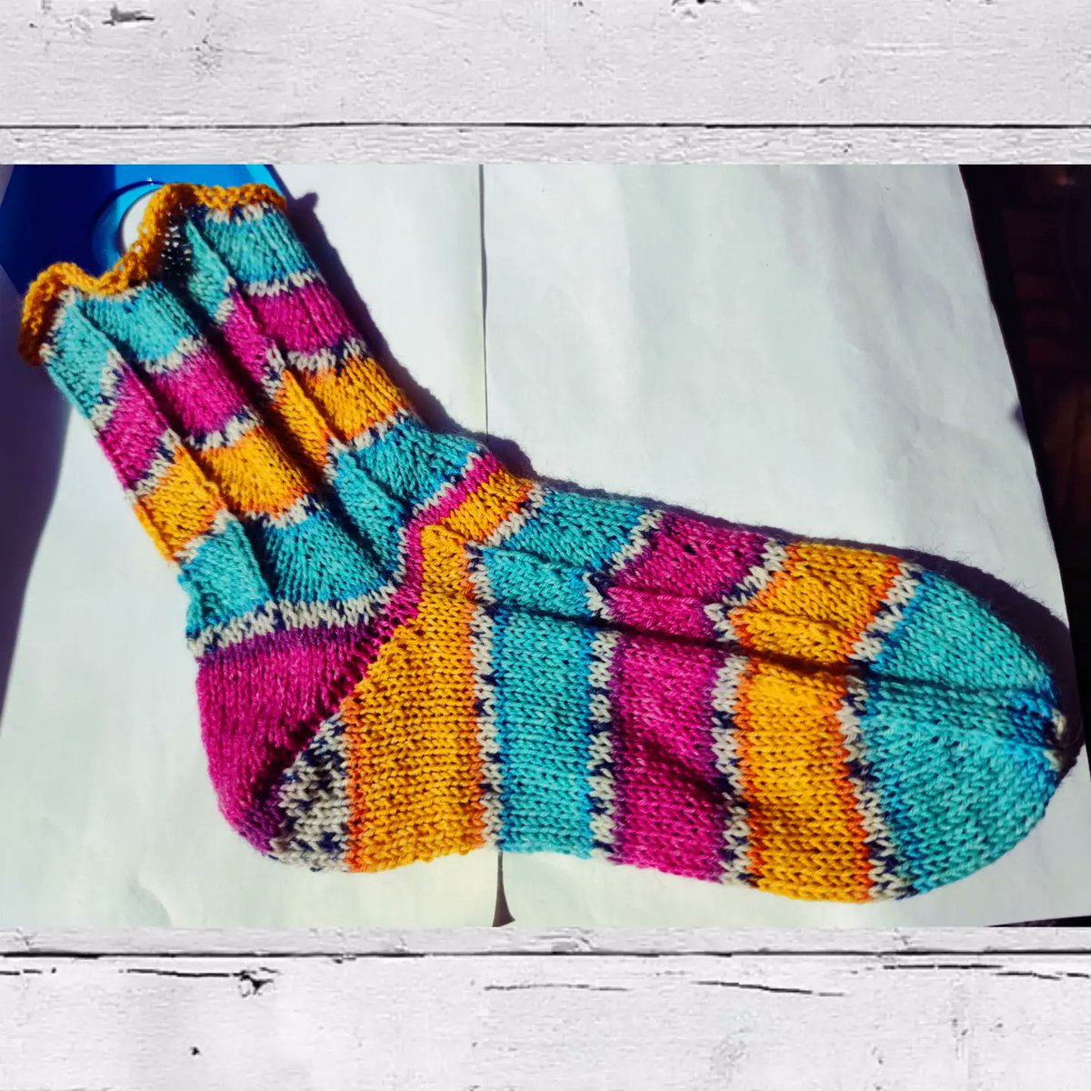 g_farbwelt's tweet photo. • Muster: "ZickZack" von Petra
Schuster
• Größe 38/39
• Rundstricknadel 3,5
• 64 Maschen
• Bumerang Ferse
• Bandspitze
• Opal-Sockenwolle 4-fach
• Opalabo Mai 2022🐑🧦
#unbezahltewerbung
#opalabomai2022 #opalabo #opalwolle #opalsockenwolle #sockenstricken #socks https://t.co/RLCBwwHxq9