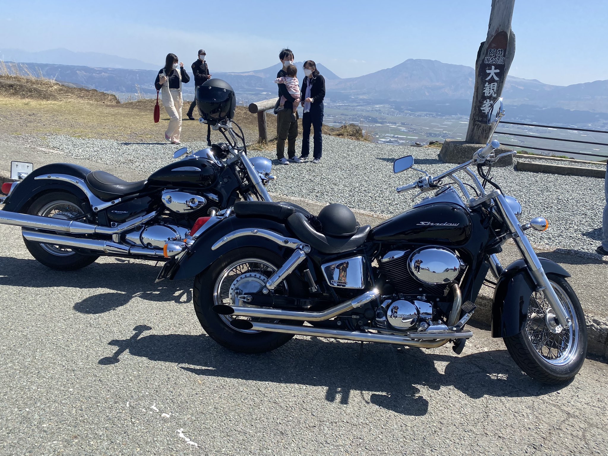 みつ アメリカン10台ぐらいで景色のいいところ行きたいです 同じ歳の従兄弟とバイク に乗る時は最高に楽しい 子供の時からずっと一緒にいて バイクもアメリカンに揃える当たり最高だぜ アメリカンバイク ツーリング T Co Itn2sccjwr Twitter