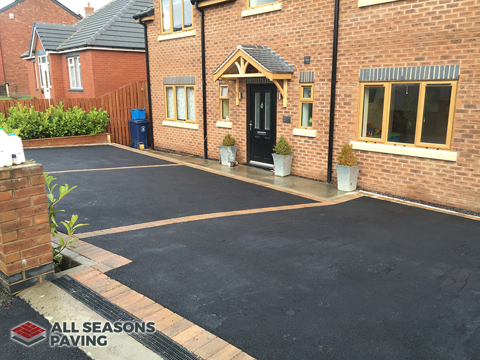 AllSeasonsPav's tweet photo. Picture framed tarmac driveway installations from All Seasons Paving πΌ
A classic choice - easy to maintain and looks great.
#paving #driveways #driveway #drivewaydesign #resindriveways #tarmacdriveways #homeimprovement #home #lancashire #dreamdriveway
https://t.co/ylMEctAeVz https://t.co/ioZMwxUAHA