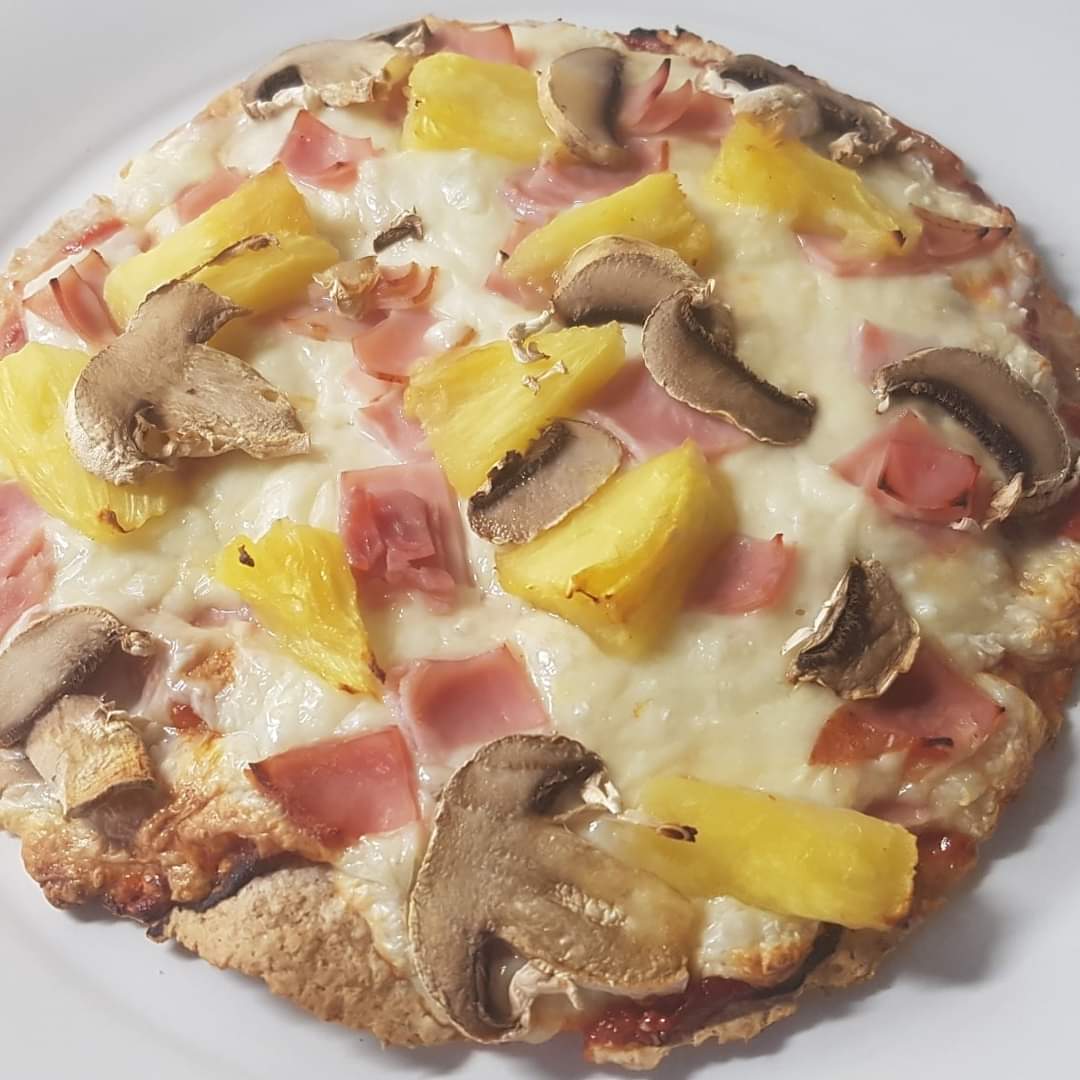 CazwenSW's tweet photo. ๐Just to prove that #SweetCarolineSW can also be #SavouryCarolineSW
........here's a fabby bake! ๐My Hawaiian Pizza.....because it's important to have a "pizza the action" when the family order in! ๐
@SlimmingWorld #SWBakeOff https://t.co/QAmgtHBump
