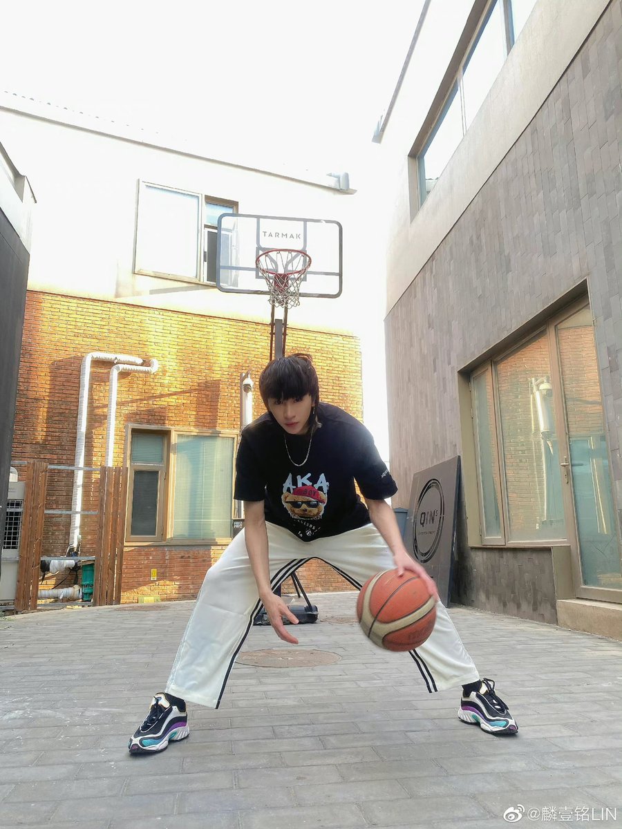 linyimingpics's tweet photo. 220520 • Lin Yiming Weibo Update (1/2)

#HIGH5 #麟壹铭 #LinYiming #LIN https://t.co/tUGpiI9Xcx