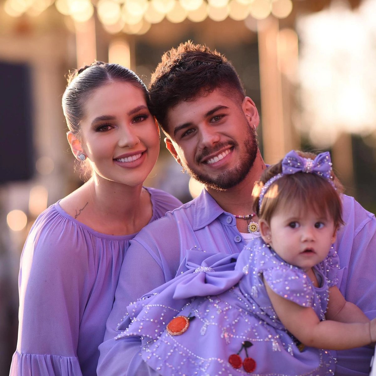 lovethe_zf's tweet photo. Não sabe alegria que dar sabedo que você está feliz com sua família crescendo os pouco que deus abençoe essa família sempre 🙏🙏🙏 te amo muito meu gueroba ❤️❤️❤️ sou completamente apaixonada por você 😍😍 bem vida Maria 🥰
#family #Familia #Famosos https://t.co/Ta5mtRUvij