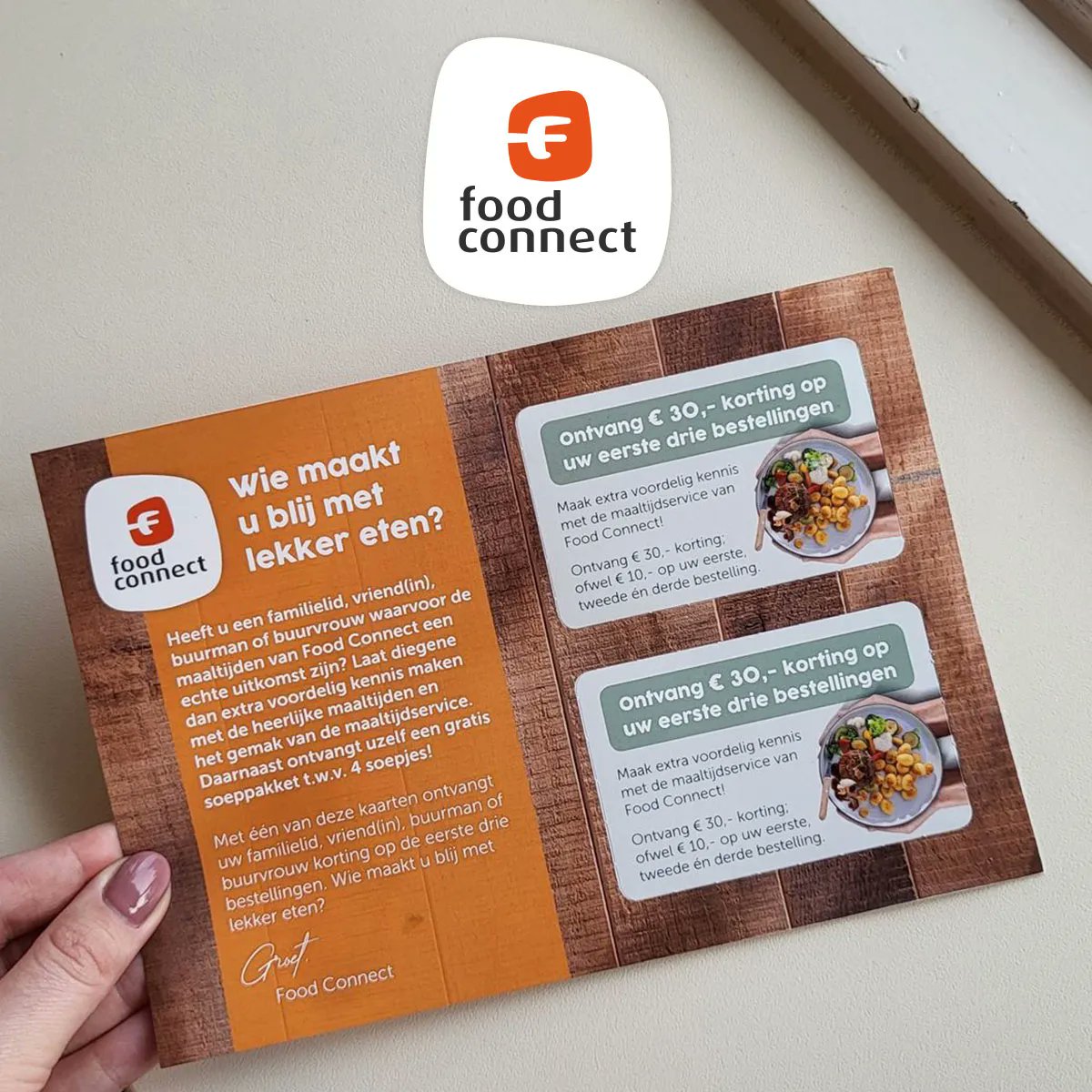 Wat is er leuker dan het gemak van onze maaltijdservice delen met uw familie, vrienden of buren? Daarom hebben wij een leuke kortingsactie bedacht, namelijk: '𝙒𝙞𝙚 𝙢𝙖𝙖𝙠𝙩 𝙪 𝙗𝙡𝙞𝙟 𝙢𝙚𝙩 𝙡𝙚𝙠𝙠𝙚𝙧 𝙚𝙩𝙚𝙣?' 🍽