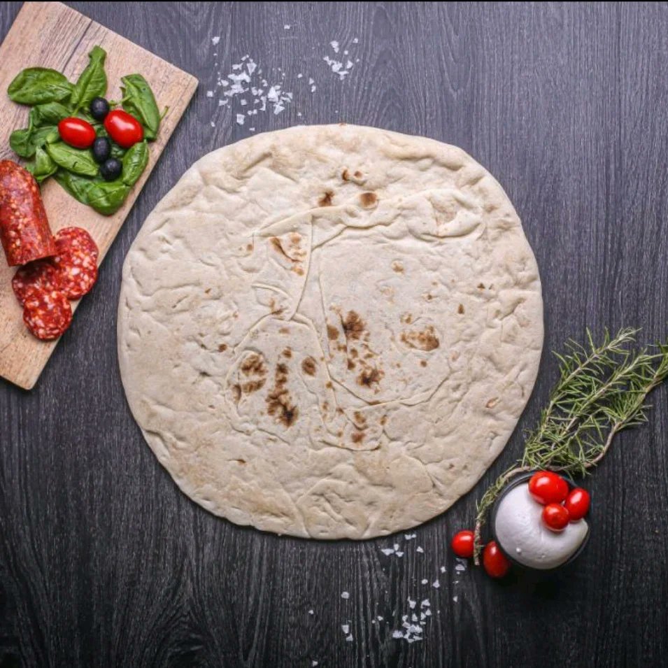 1stChoice_SF's tweet photo. PRIME PAR BAKED PIZZA CRUST
For those who want a pizza with a thicker crust. The dough is prepared with a high percentage of sourdough (40%), large amounts of water and undergoes a full 24 hours

10 x 5 bases per box

Call 01753-395-000 or email orders.sl@firstchoiceproduce.com https://t.co/NZ8EyDQbqZ