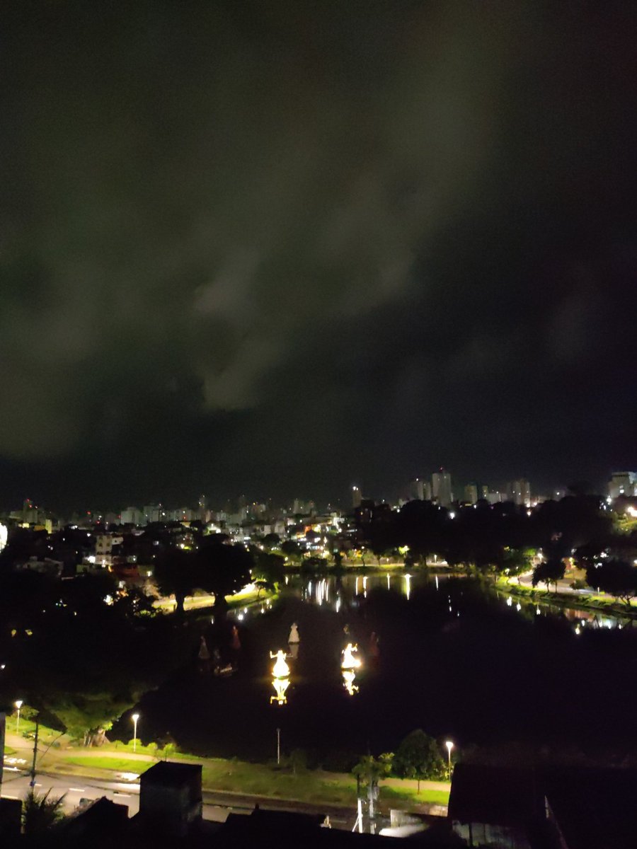Alan81476068's tweet photo. @liviaandradezn Se aqui não passou o meteoro imagine a chuva.   SALVADOR -BA https://t.co/i3YGxFnqqo
