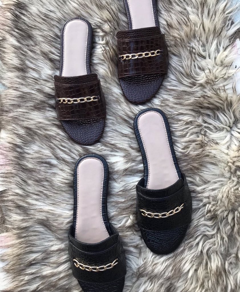 zahrazaria's tweet photo. Good day everyone,I sell these elegant shoes in all sizes and colors dm for more samples☺️❤️
3k,3500 
kaduna/nationwide delivery 
pilis retweet DanAllah thnkyou🙏❤️ https://t.co/VG0Ve9FbMi