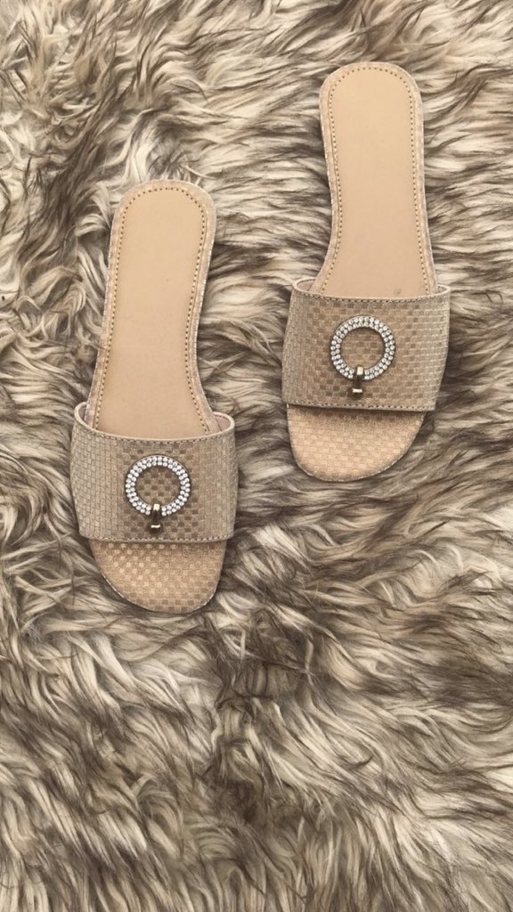zahrazaria's tweet photo. Good day everyone,I sell these elegant shoes in all sizes and colors dm for more samples☺️❤️
3k,3500 
kaduna/nationwide delivery 
pilis retweet DanAllah thnkyou🙏❤️ https://t.co/VG0Ve9FbMi