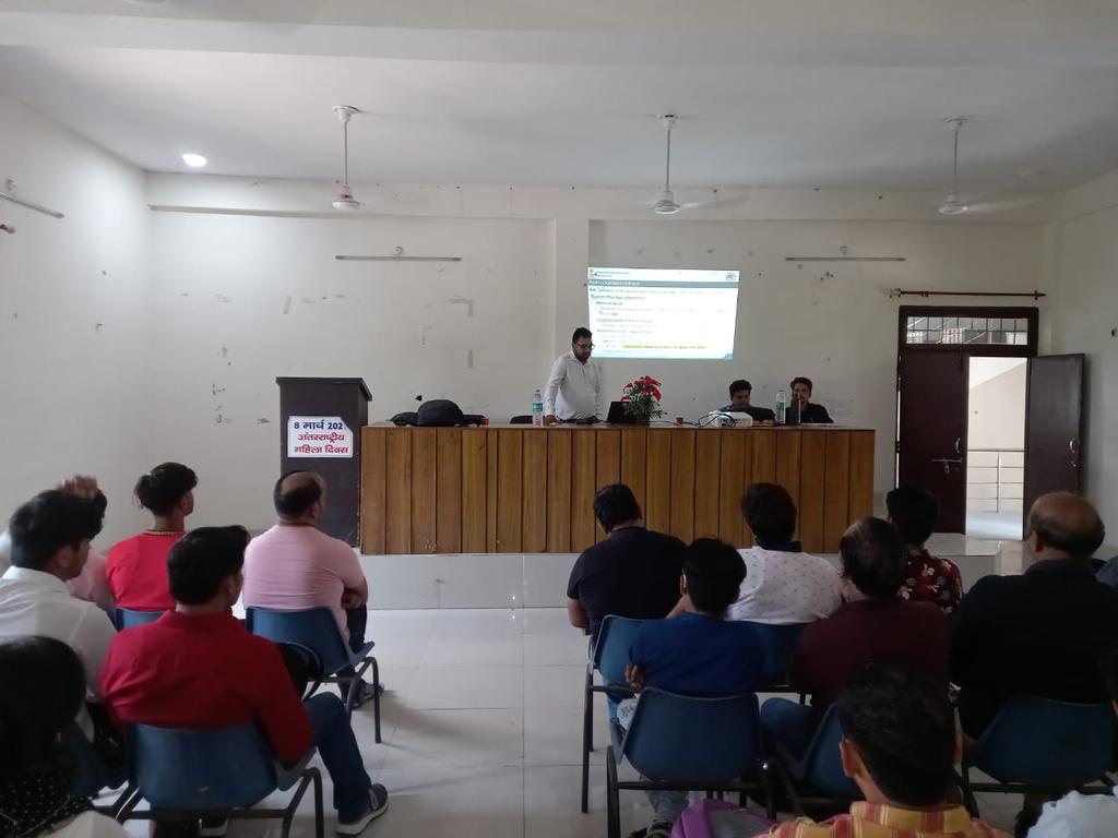 cscukspm's tweet photo. Aadhaar UCL operator physical training for Haridwar VLE's. 

@dintya15 @sanjaykrakesh @avnishtyagi @LalitBoraCSCUK @KumaonSpm https://t.co/d4q4aYQk7P