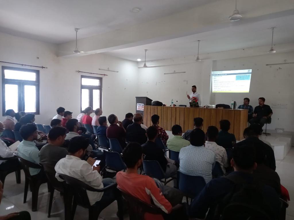 cscukspm's tweet photo. Aadhaar UCL operator physical training for Haridwar VLE's. 

@dintya15 @sanjaykrakesh @avnishtyagi @LalitBoraCSCUK @KumaonSpm https://t.co/d4q4aYQk7P