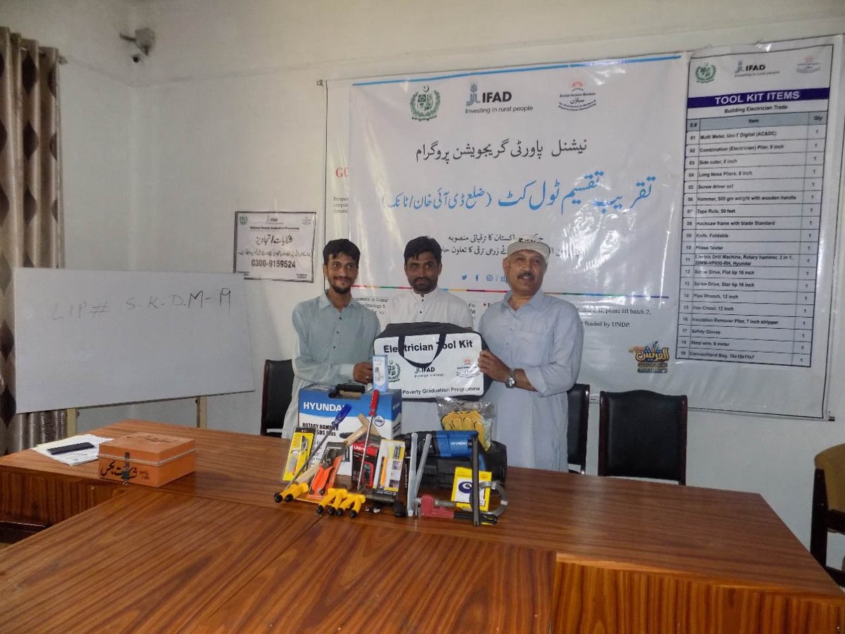 npgppk's tweet photo. 📢 @IFAD-funded #NPGP creates employment opportunities for rural youth economic #inclusion in 🇵🇰.
In DI Khan, 4⃣6⃣ youth after completing a 3-month-long building electrician and tailoring skills trg received toolkits 🪡🧵🧰 to establish their #business.
@IFADSouthAsia #SABAWON https://t.co/CUhHt7v7Ki