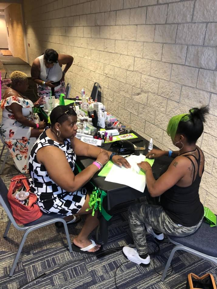 quakenailz's tweet photo. 1st Annual Carter County Get Down Beauty Show. Our booth stayed busy hunny!!๐
๐
#YaDat #QuakeNailz #ArdmoreKnowsWhoWeAre #GoalAccopmlished #Nails #OkcNails #OkcBarber #ArdmoreBarber #ArdmoreStylist https://t.co/LTsOLAB8Dm