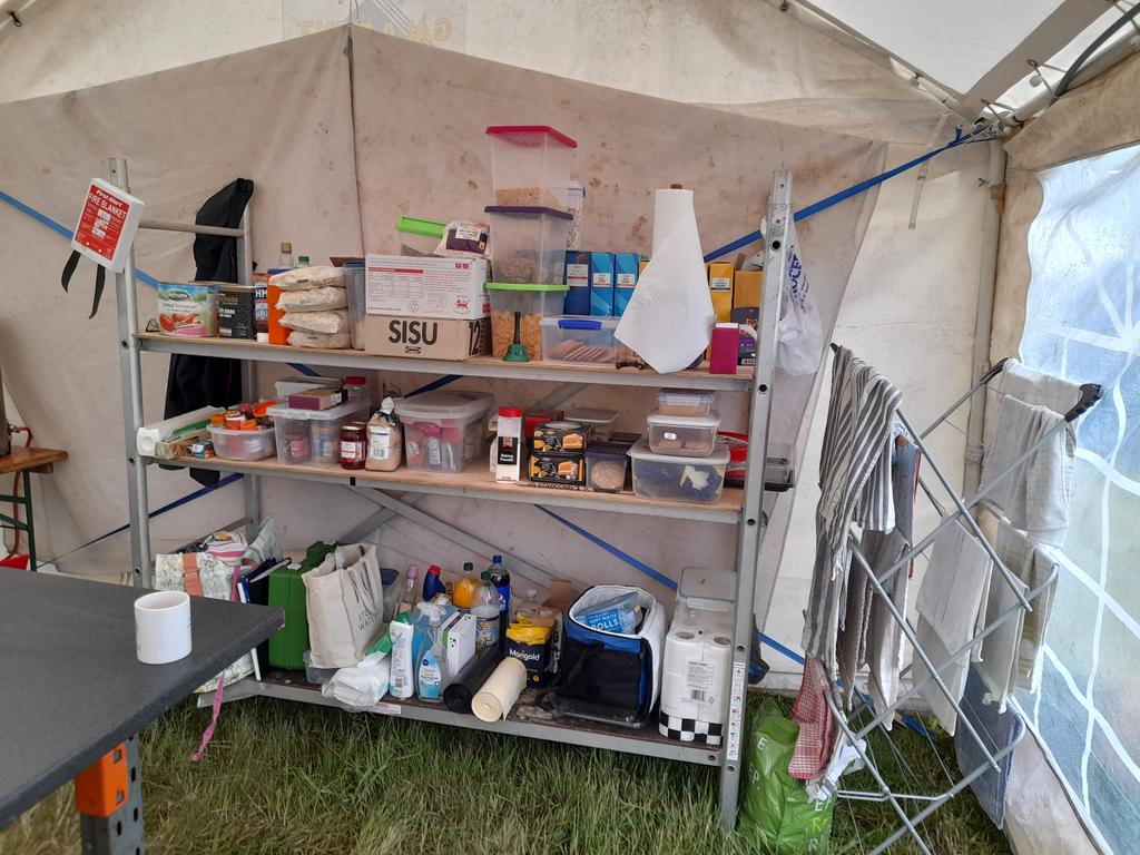 HitchScoutSail's tweet photo. Good morning on Tuesday! It's 6.30am. Camp crew are up and busy, but camera-shy, and too fast. Slow-cook porridge is going on, etc. Thank you so much, J & D! ๐คฉ๐คฉ
Here's their camp kitchen! #fullypowered https://t.co/oBukLWLiqW
