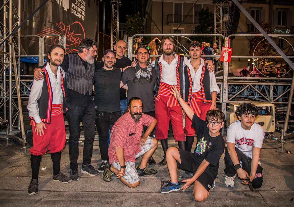 Grazie del calore ❤️🔥, pubblico del #PotenzaFolkFestival! ph 📸 <a href="/LoviscoMassimo/">Massimo Lovisco</a>
#OpenSound #OpenSoundSession #ChiAmaOsa #potenzafolkfestival2022
