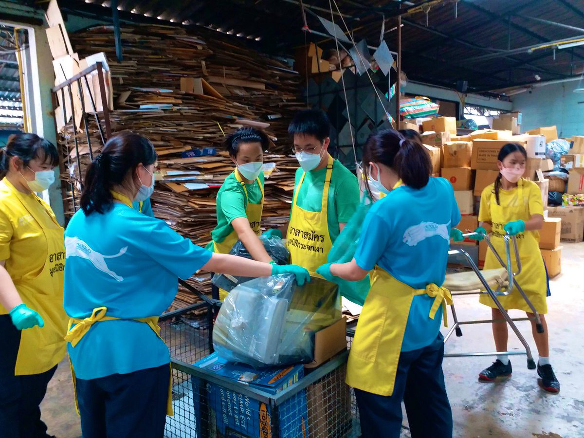 anglo64's tweet photo. As part of our Community Involvement Programme (CIP), our students from Secondary 3 visited the Mirror Foundation and helped sort items and recycled materials.
#Community #UniquelyAnglo https://t.co/HT9uYjz8mQ