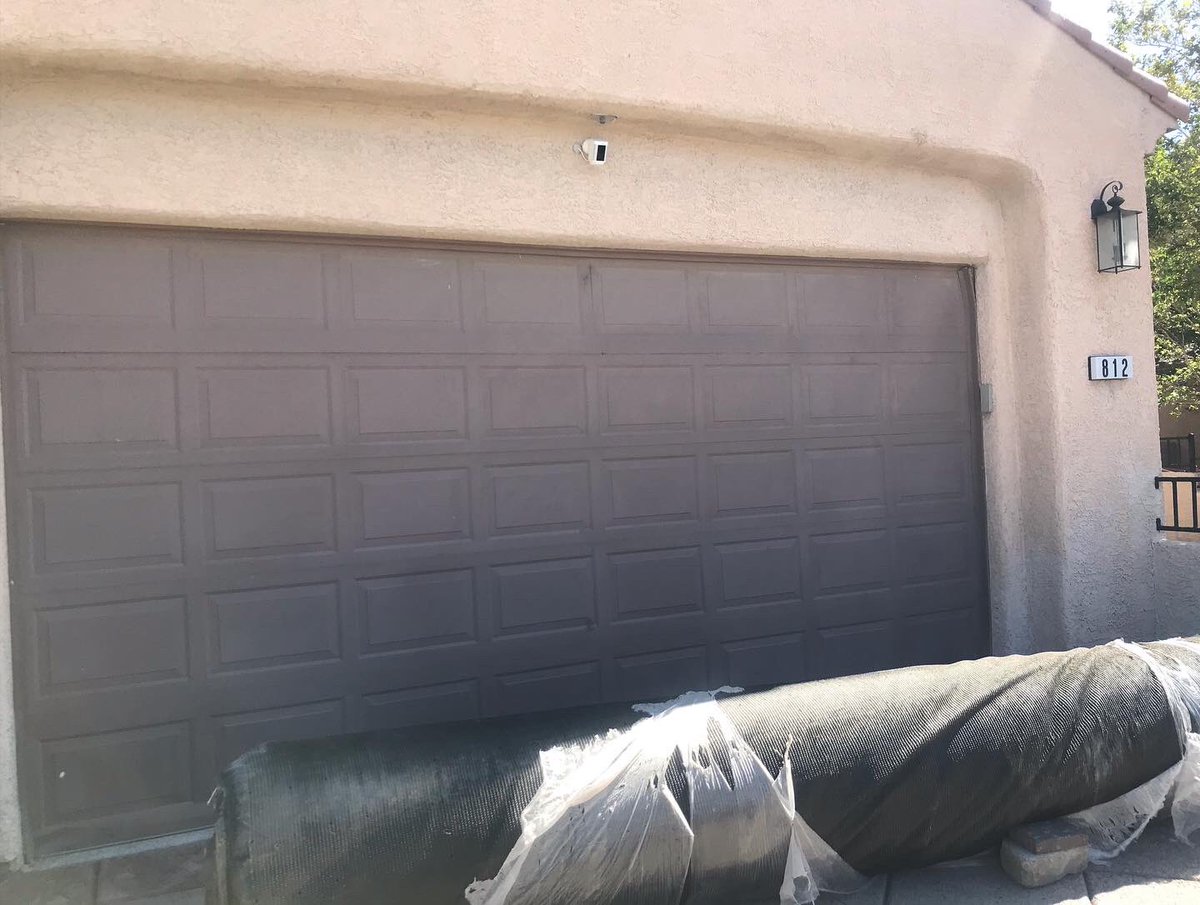 Garagedorcenter's tweet photo. Replacing old 16x8 door for a new door and paint it call now free free free estimate 702-385-4680 https://t.co/qEeiSTnHaQ