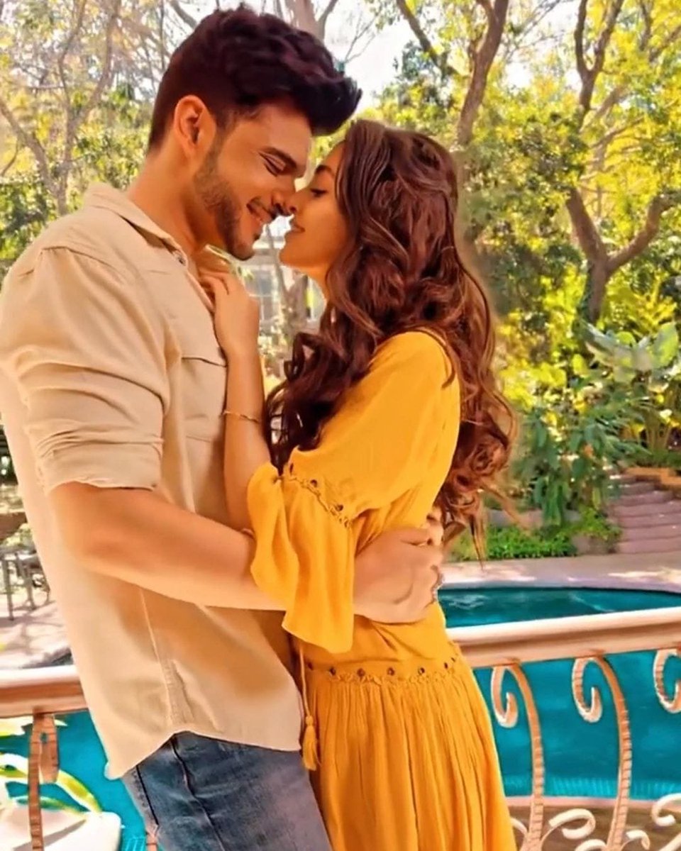 AmanSin97241522's tweet photo. Who is your all-time favorite? 😍 🥰

Vote Here:- https://t.co/D2afU6yAdL
.
.
#TeJran - Retweet
#ShaRa - Like 
.
.
.
#ShamitaShetty #RaqeshBapat #ShaRa #ShaRaFam #TejRanFam #TejaTroops #TejasswiPrakash #KaranKundrra #TejRan𓃵 https://t.co/8clodHnTqO