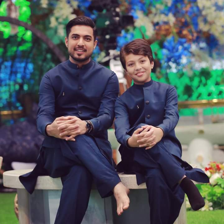 FarazTeam's tweet photo. جینے کے واسطے تیری باتیں خرید  لوں 🇵🇰💖  میرا بس چلے تو تیری یادیں خرید لوں 🇵🇰💖 ہر وقت جو صرف تیرا دیدار کر سکیں 🇵🇰💖 سب کچھ لوٹا کر وہ 🇵🇰💖 آنکھیں خرید لوں 💖🇵🇰💖🇵🇰  #ہمارافخرہےسیداقرارالحسن https://t.co/m0WGHtNKKB