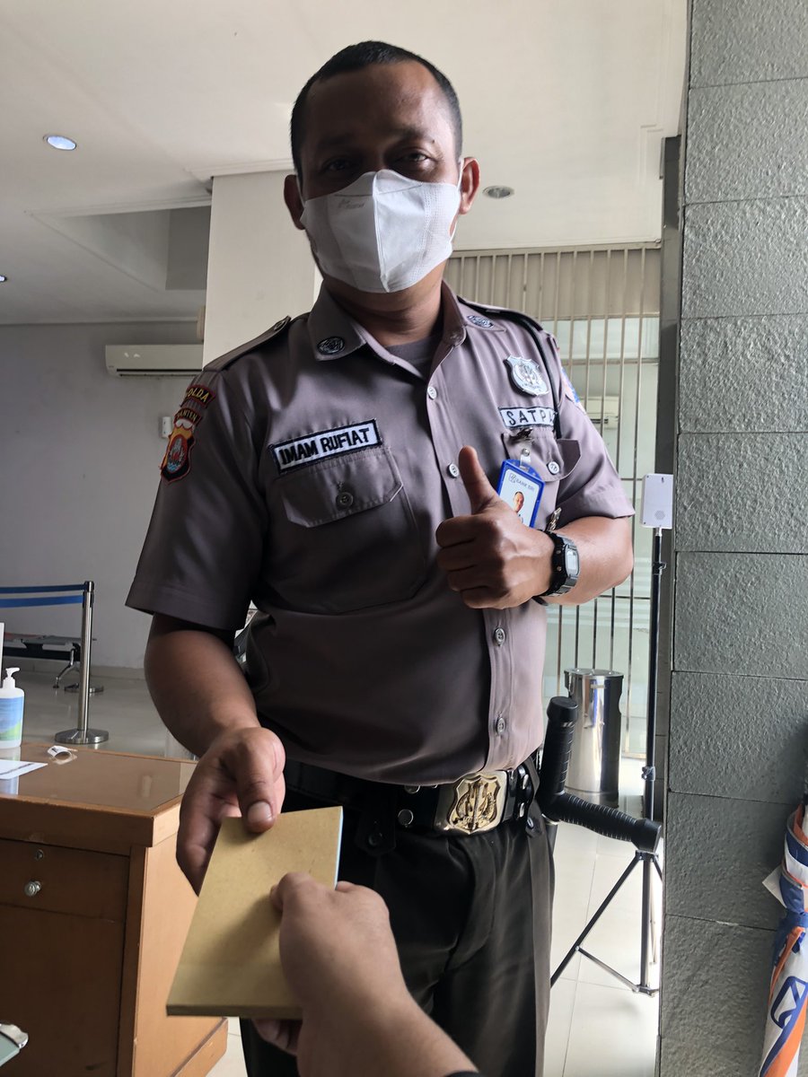 Pak imam satpam bri pemberani unit ciceri yg selalu melayani setulus hati mantap pak imam