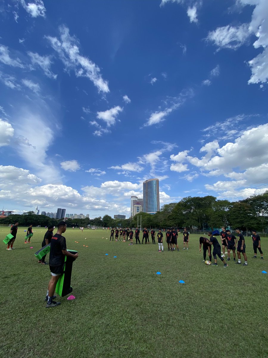 SelangorRugby's tweet photo. Hope everyone is feeling pumped for the HARPS Malaysia Rugby Championship this weekend! Here’s a snippet of our Men’s U19 in action during yesterday’s training session https://t.co/DBPsLZa2CP