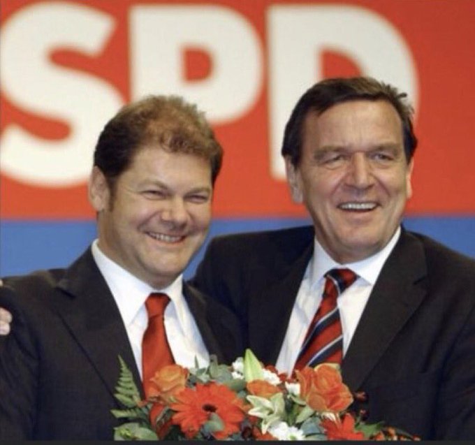 SnafuPvt's tweet image. Irgendwann muss er wohl irgendwen überzeugt haben ansonsten wäre er nicht da wo er ist.