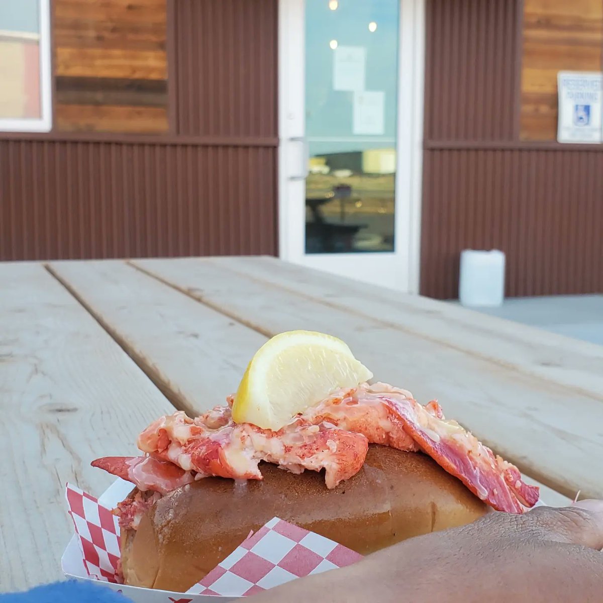 Lobster and Trivia Thursday! Come test your knowledge! Lobster from 6-8pm! See you at the <a href="/KnucklePuckBrew/">KnucklePuckBrewing</a>!