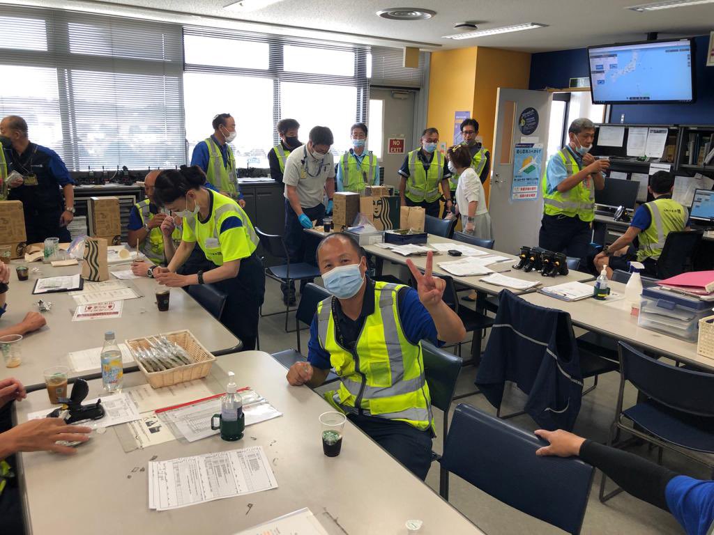 TY40222349's tweet photo. @sam_shinohara @JT67977409 @weareunited 
Pre-summer recognition to employees at NRT Ramp with Jimmy san! Getting ready to hot and busy Summer as a team! https://t.co/mkW8YGsdIJ