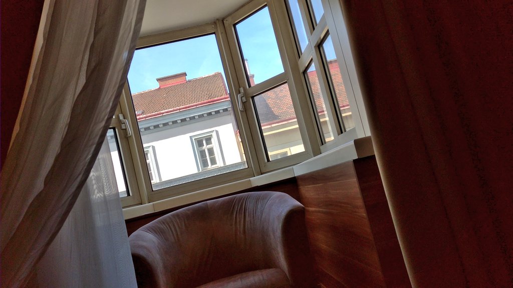 _Alcik's tweet photo. Mám pokoj s vanou a odpočívacím výklenkem. Jsem naprosto v zenu. 🖤
#ViennaTrip https://t.co/rrtRsq1XM5