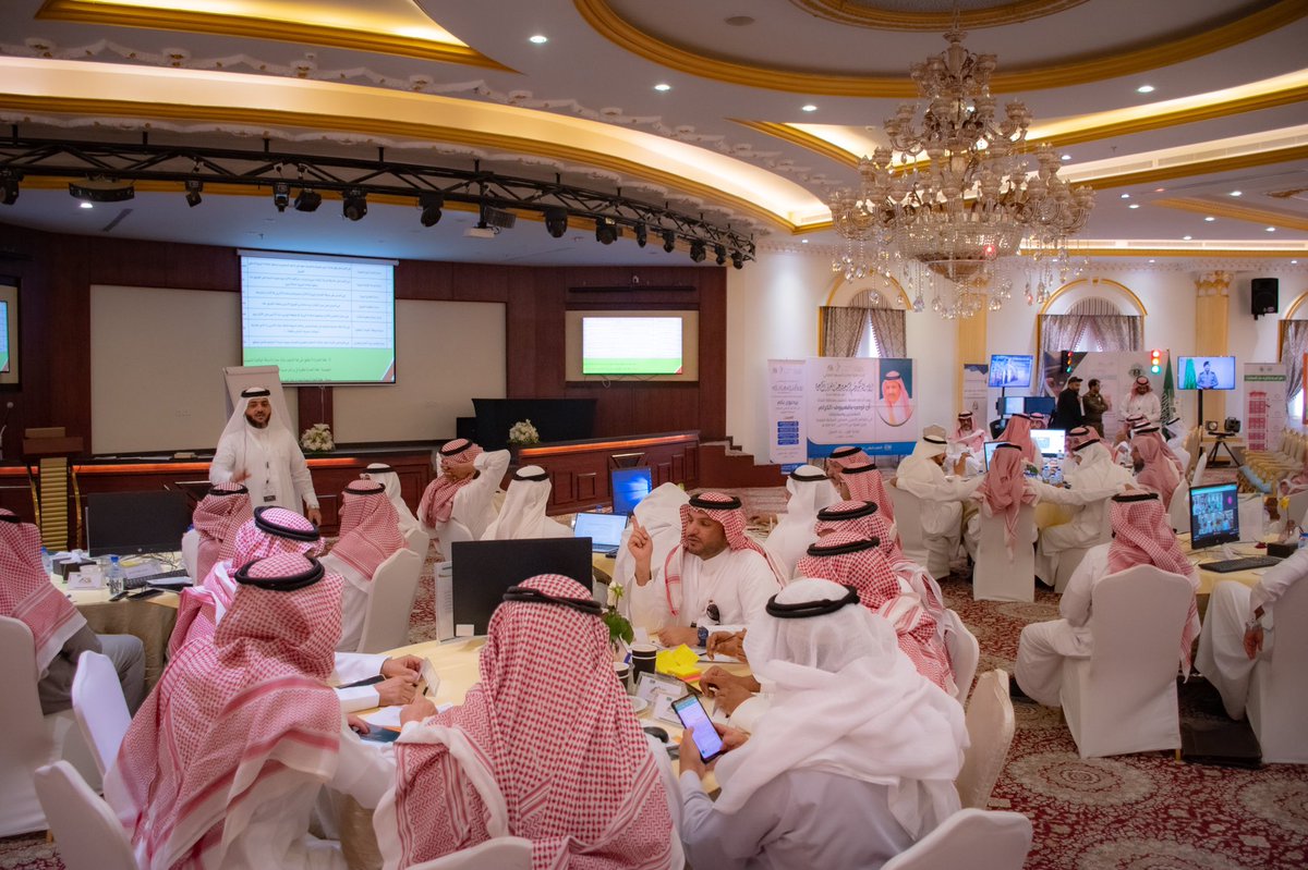 MOE_BHH's tweet photo. يواصل 
#البرنامج_التدريبي_للسلامة_المرورية
المقام في #تعليم_الباحة  جلساته التدريبية في اليوم الثاني من انعقاده وسط تفاعل وحوارات متعددة ومثمرة من المشاركين والمشاركات. https://t.co/Cim6KDDAXd