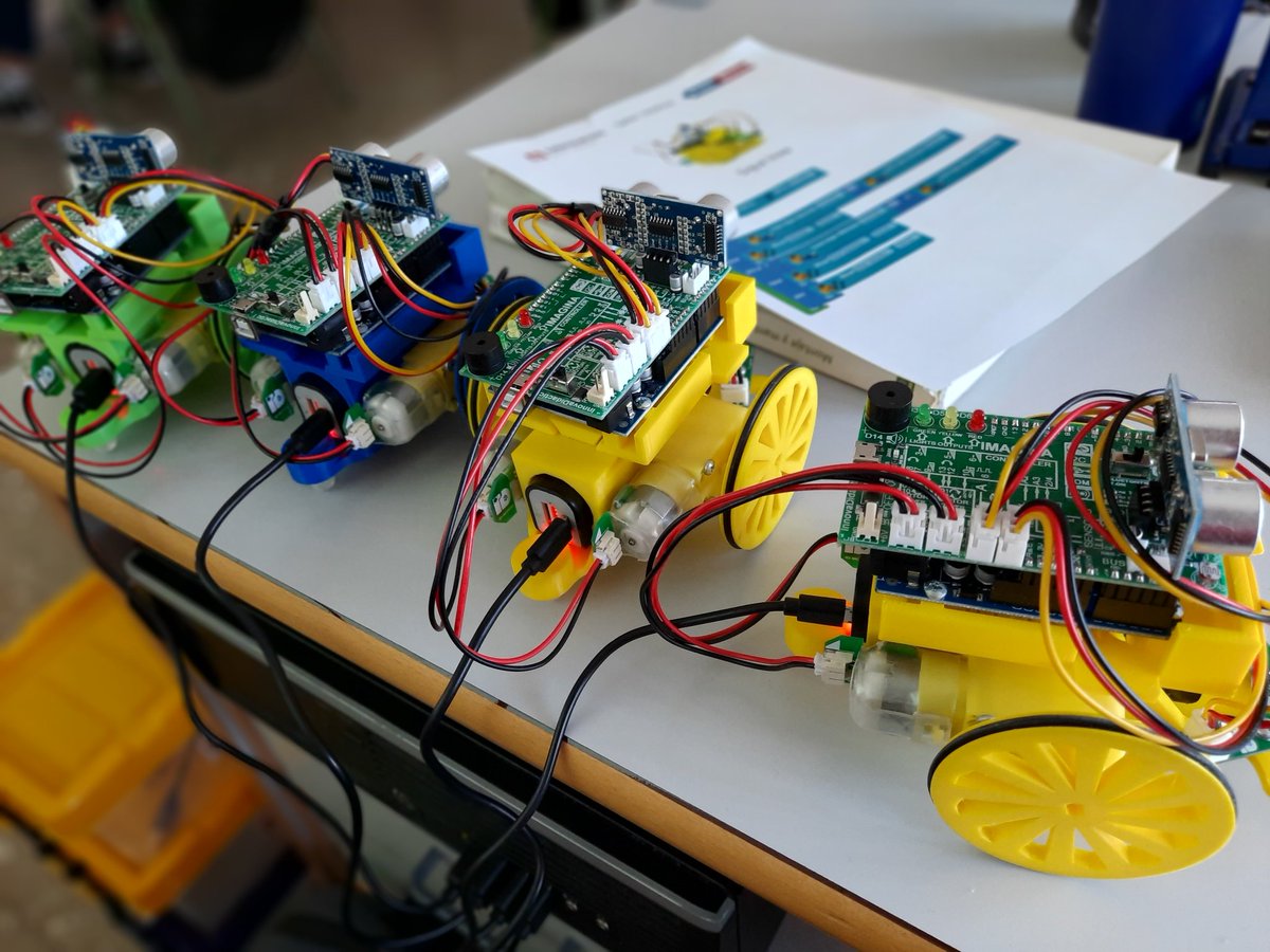 JuanjoLopezIbi's tweet photo. 3dBots preparados es boxes... próximo viernes 3 de junio taller de robótica en @UPVCampusAlcoy colaborando en la gran jornada de concursos de robótica libre.
@SalesiansAJ23 @ArduinoBlocks 
👩‍🎓👨‍🎓🤖🚀 https://t.co/IjmRijRzUY