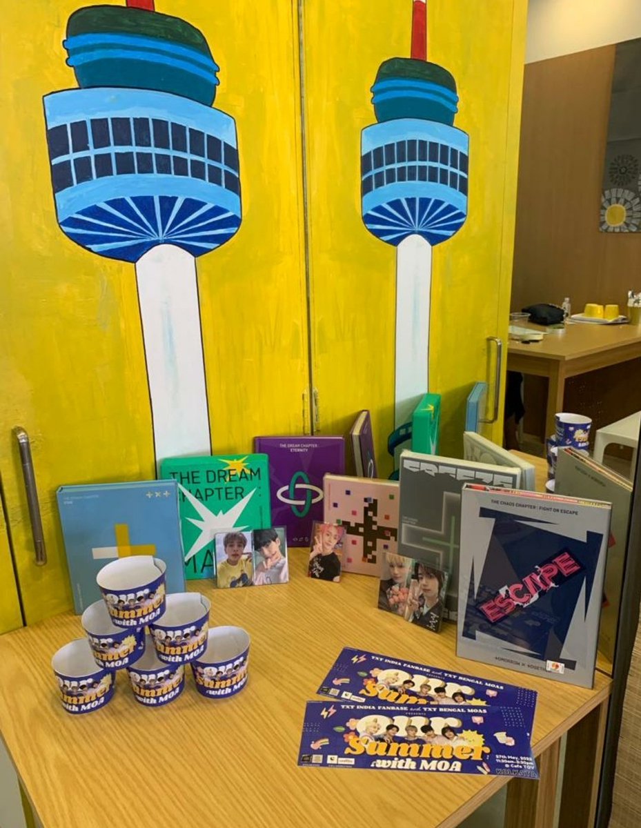 TXTIndiaFanbase's tweet photo. 'Our Summer : with MOA' Event was a huge success all thanks to our beautiful MOAs in Kolkata and Mumbai! 🥹💙💛

Thank you to each and every MOA for being a part of this, let's stay together forever 🥹💕

#OurSummerWithMOA @TXT_bighit #TOMORROW_X_TOGETHER https://t.co/cQrCB1DYF2