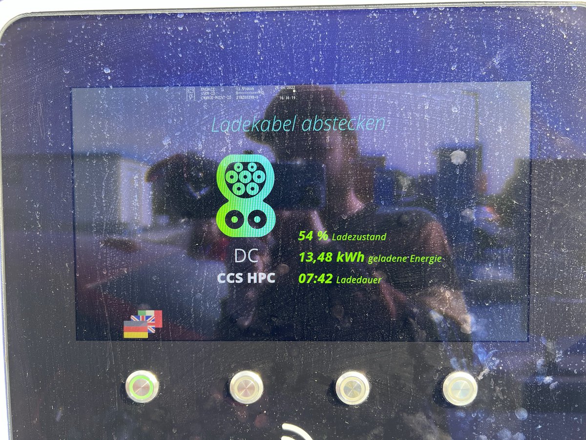 electricfelix's tweet photo. Three pitstops! ⚡️⚡️⚡️
63,07kWh charged up in 28 minutes total: 135kW average charging speed.

@alpitronic #exclusive (coincidence on this route).
Thanks to ever-growing #HighPowerCharging infrastructure, this trip can now be done without even using IONITY.
#i4 
#BMWi4 
#eDrive40 https://t.co/uojArCvvMB