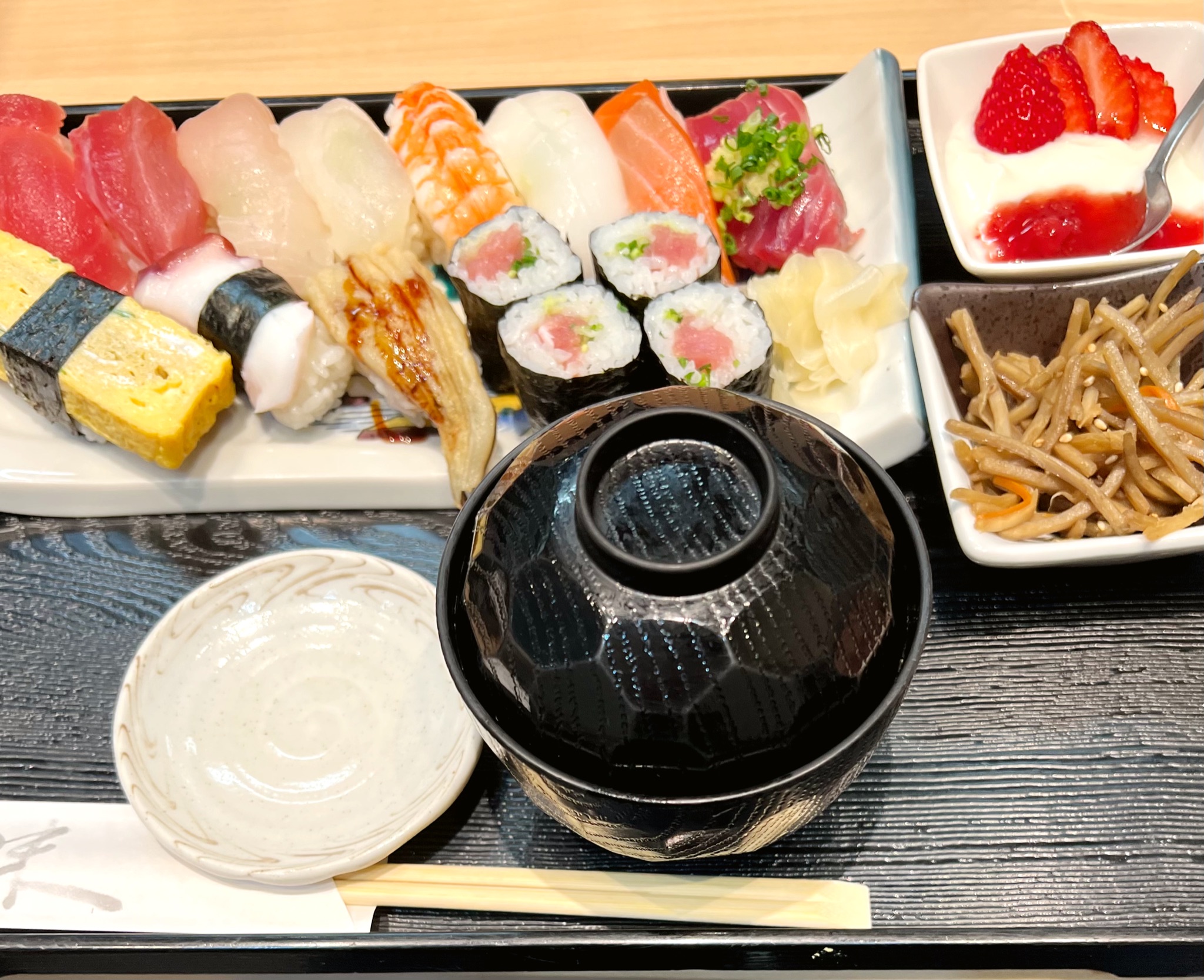 増田順一 Pokemon 5月31日の昼ごろ 神田錦町にあるお寿司屋さんでランチしたよ 大将と女将さん むっちゃ覚えててくれてて あれ 今日はシャリ小じゃなくて良いの って 笑 ありがたい 美味しいお寿司 いし川 オススメ T Co