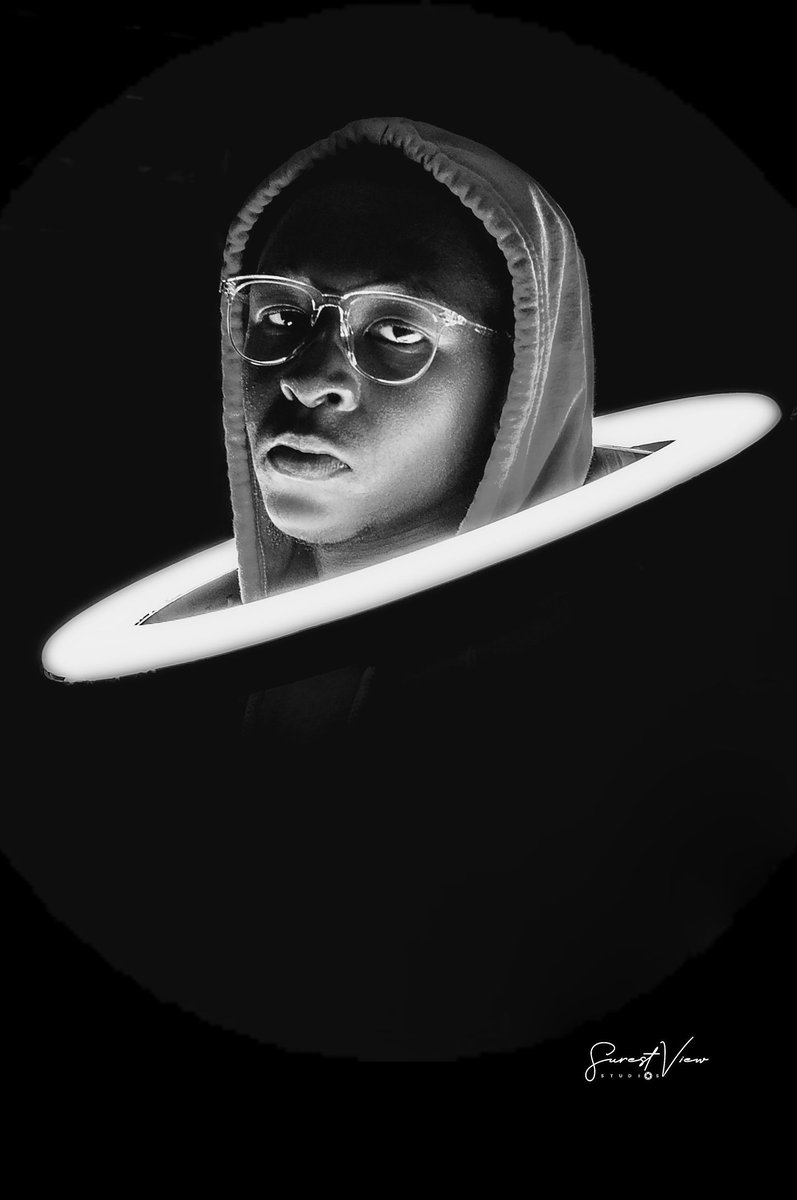 Surestview01's tweet photo. Every flash is a reflection
Every spark a revelation
Of the true beauty that's plastered not on the surface of the skin,
But a projection into the depth of a river of the purest form of beauty which lies at the nucleus of the soul.
#Surestview
#femalephotographer
#profession https://t.co/aOo1A97e8Y