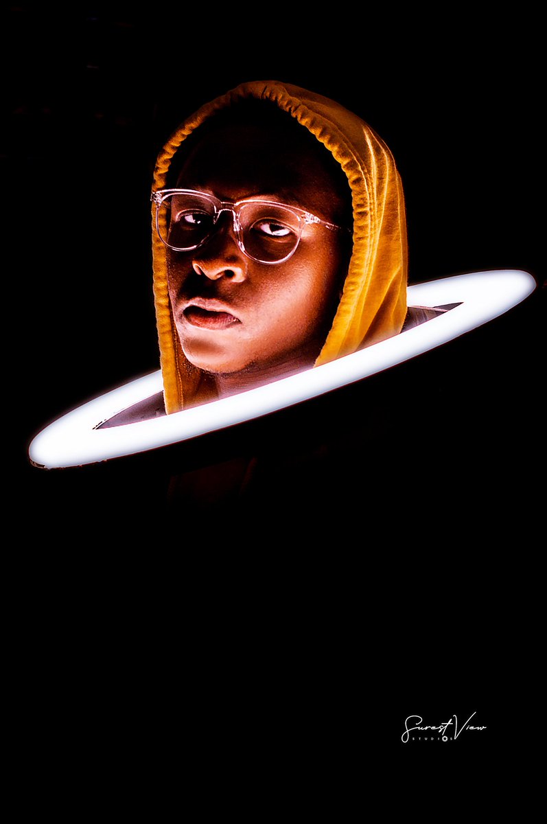 Surestview01's tweet photo. Every flash is a reflection
Every spark a revelation
Of the true beauty that's plastered not on the surface of the skin,
But a projection into the depth of a river of the purest form of beauty which lies at the nucleus of the soul.
#Surestview
#femalephotographer
#profession https://t.co/aOo1A97e8Y