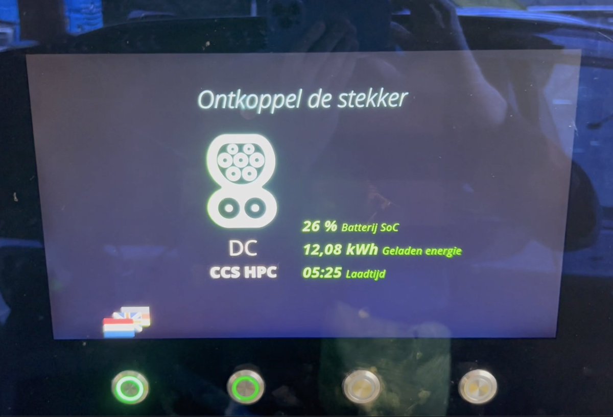 electricfelix's tweet photo. Three pitstops! ⚡️⚡️⚡️
63,07kWh charged up in 28 minutes total: 135kW average charging speed.

@alpitronic #exclusive (coincidence on this route).
Thanks to ever-growing #HighPowerCharging infrastructure, this trip can now be done without even using IONITY.
#i4 
#BMWi4 
#eDrive40 https://t.co/uojArCvvMB