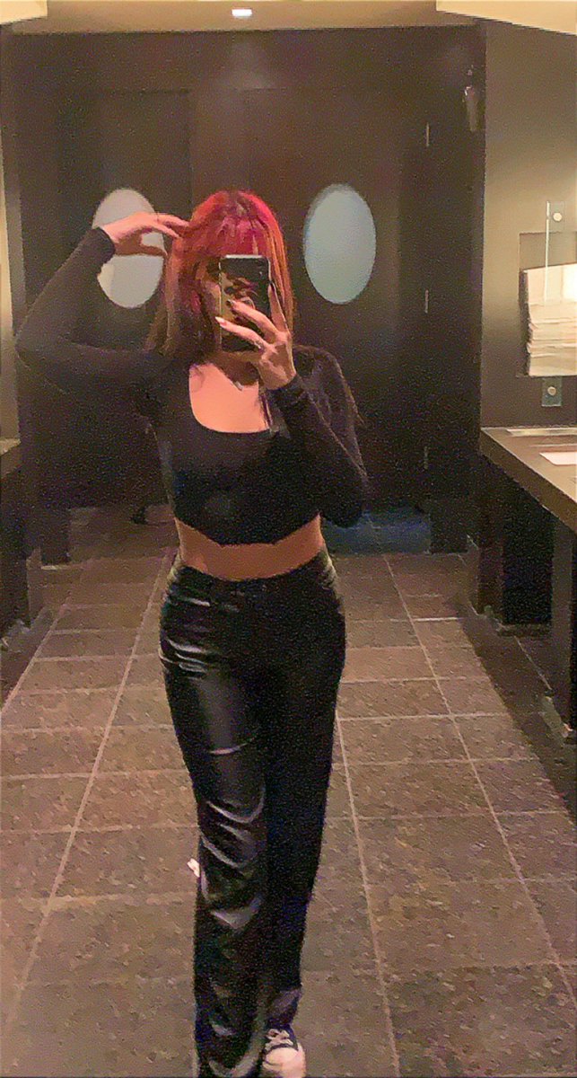ash_ramona's tweet photo. ♡ new-ish to #nsfwtwt ♡

��� 26
♡ she/her
♡ bisexual 
♡ aries
♡ sub w soft and hard kinks
♡ alt gamer girl
♡ selling custom content

 ↻ + ♡ to become moots
https://t.co/YkGIwukfgy https://t.co/eA1qd3tQRb