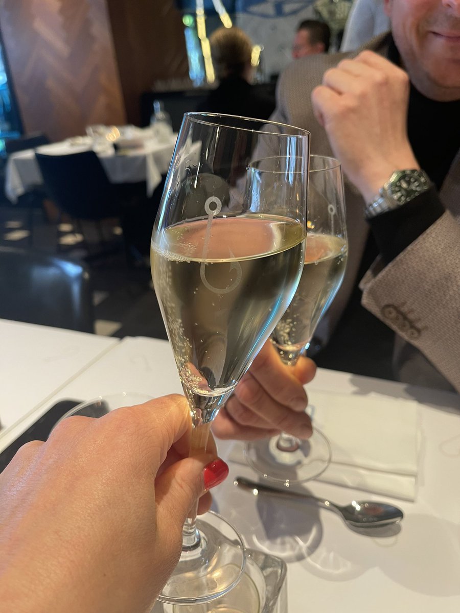 BAM!👊🏻
Ook dit jaar hebben we onze BIB Gourmand weten te behouden! 🥂
TROTS op ons team, merci voor jullie professionaliteit en enorme inzet! 🔥
CHEERS et á bientôt bij Le Nord in Bilthoven!
#michelin #bibgourmand #teamwork