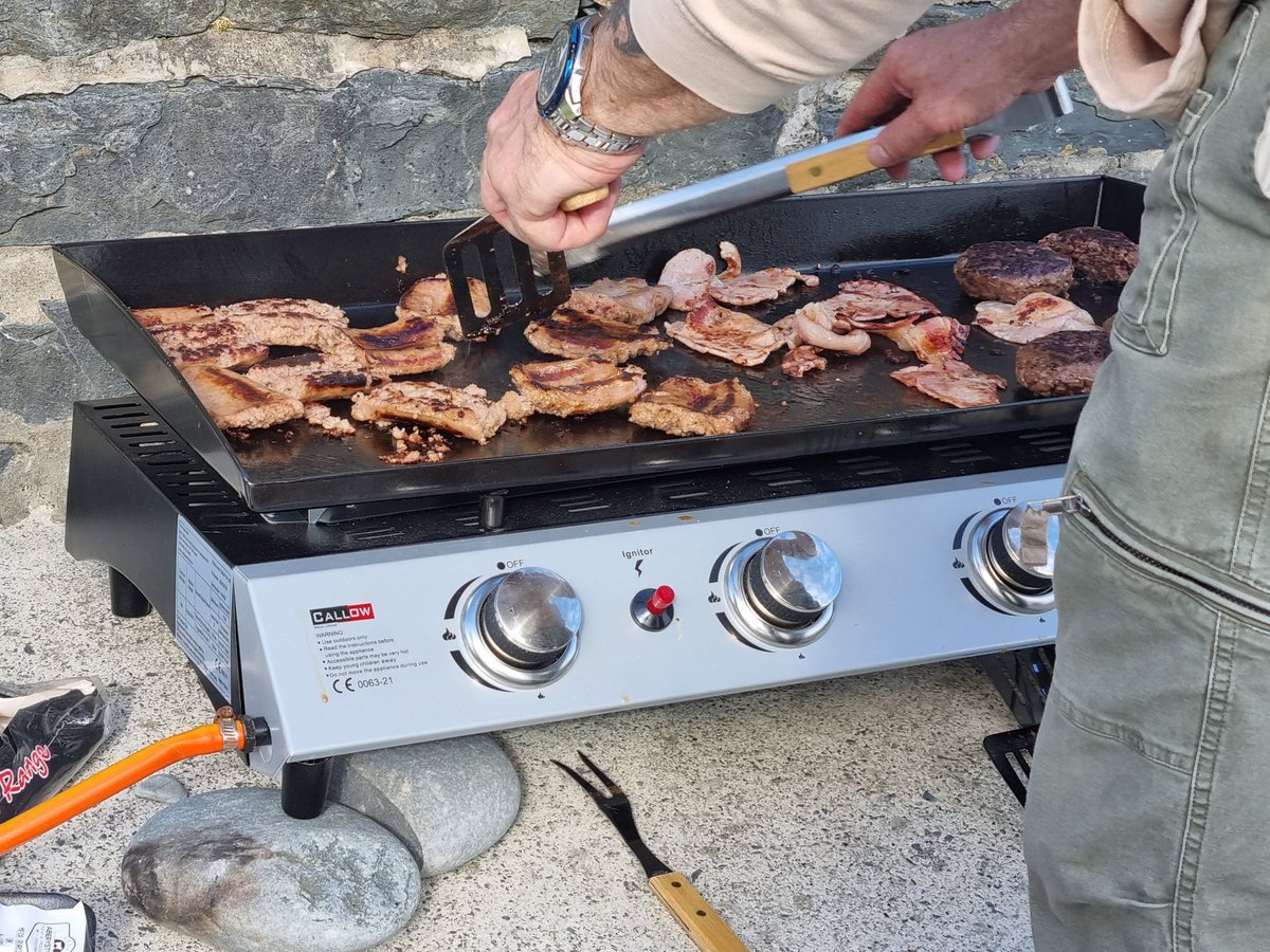 Absolutely fantastic barbeque at <a href="/561SqnAirCadets/">561 Sqn Air Cadets</a>. Lovely to meet some staff and cadets from Aberystwyth tonight with a well organized flypast😅.

<a href="/451SqnATC/">451 (Stourbridge) Sqn ATC</a> <a href="/WMLieutenancy/">WMLieutenancy</a> <a href="/followHTIS/">Holy Trinity School</a> @wmwaco <a href="/WMRFCA/">West Midland Reserve Forces & Cadets Association</a> <a href="/ComdtAC/">Commandant RAF Air Cadets</a> <a href="/qaic_rafac/">QAIC - RAFAC</a> @OCWMercianWing <a href="/RCWalesandWest1/">RC Wales and West</a> <a href="/wmwaircadets/">West Mercian Wing</a>.