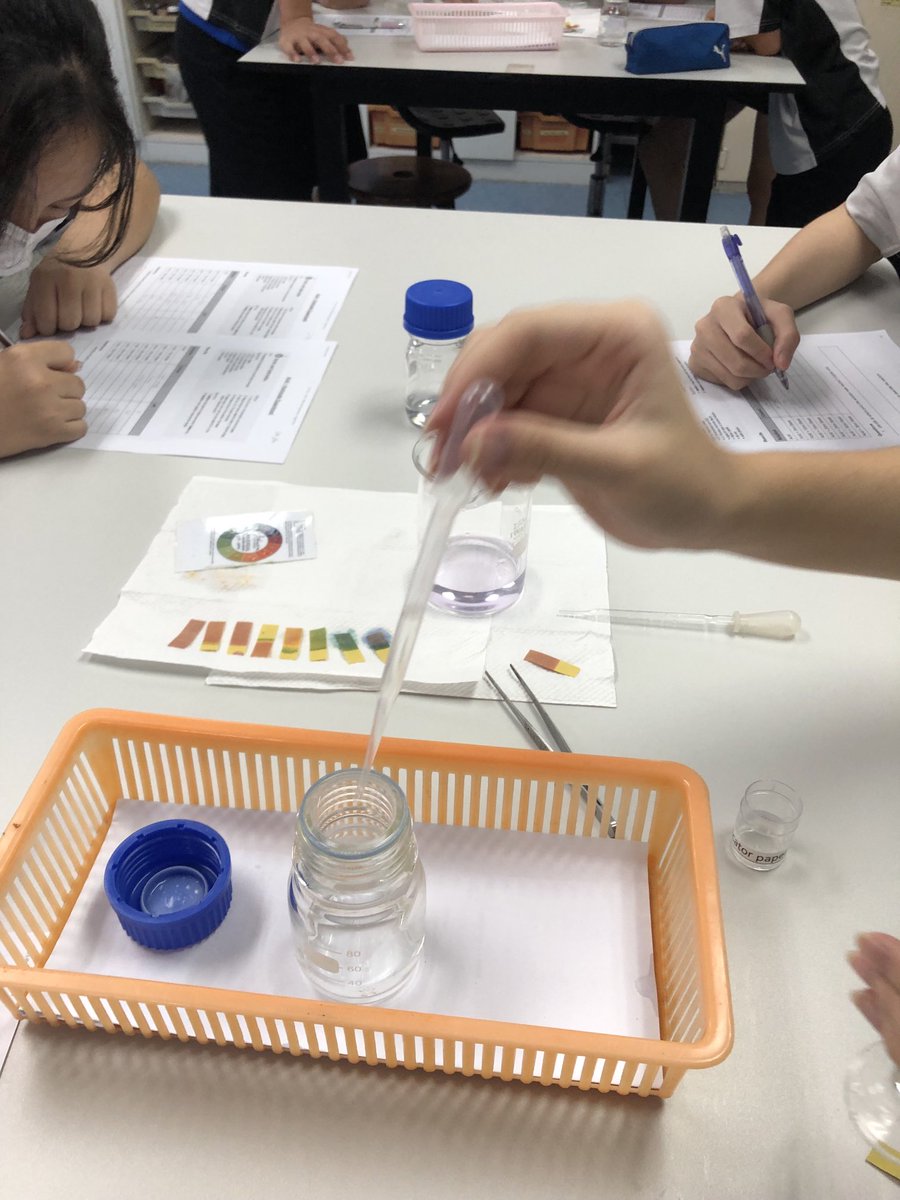 HimaV5's tweet photo. G7 Science-Understanding neutralisation using acids, bases and an indicator. What new questions does this raise? #isspride https://t.co/WdFciYItFd