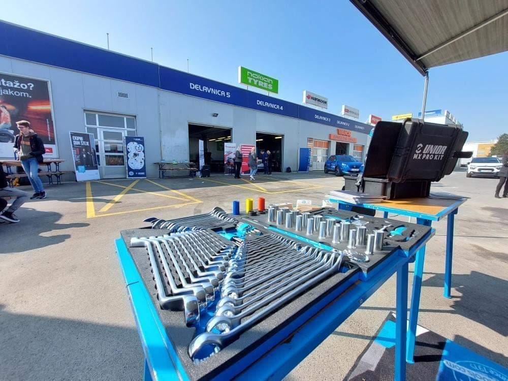 CalpicCr's tweet photo. ¡Excepcional día!

Participación en el proyecto #YoungMecanicoftheYear
 #colaboration #work #student #highschool #unior #uniorhandtools #uniortools #handtools #madeforwork #madeinslovenia @uniorbiketools @uniorusa @UniorSinter https://t.co/RI78ieoIdm